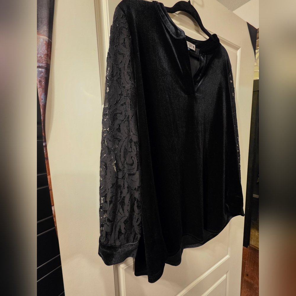 Kasper Plus Split Vneck Velvet Lace Longsleeve Top - Picture 7 of 10